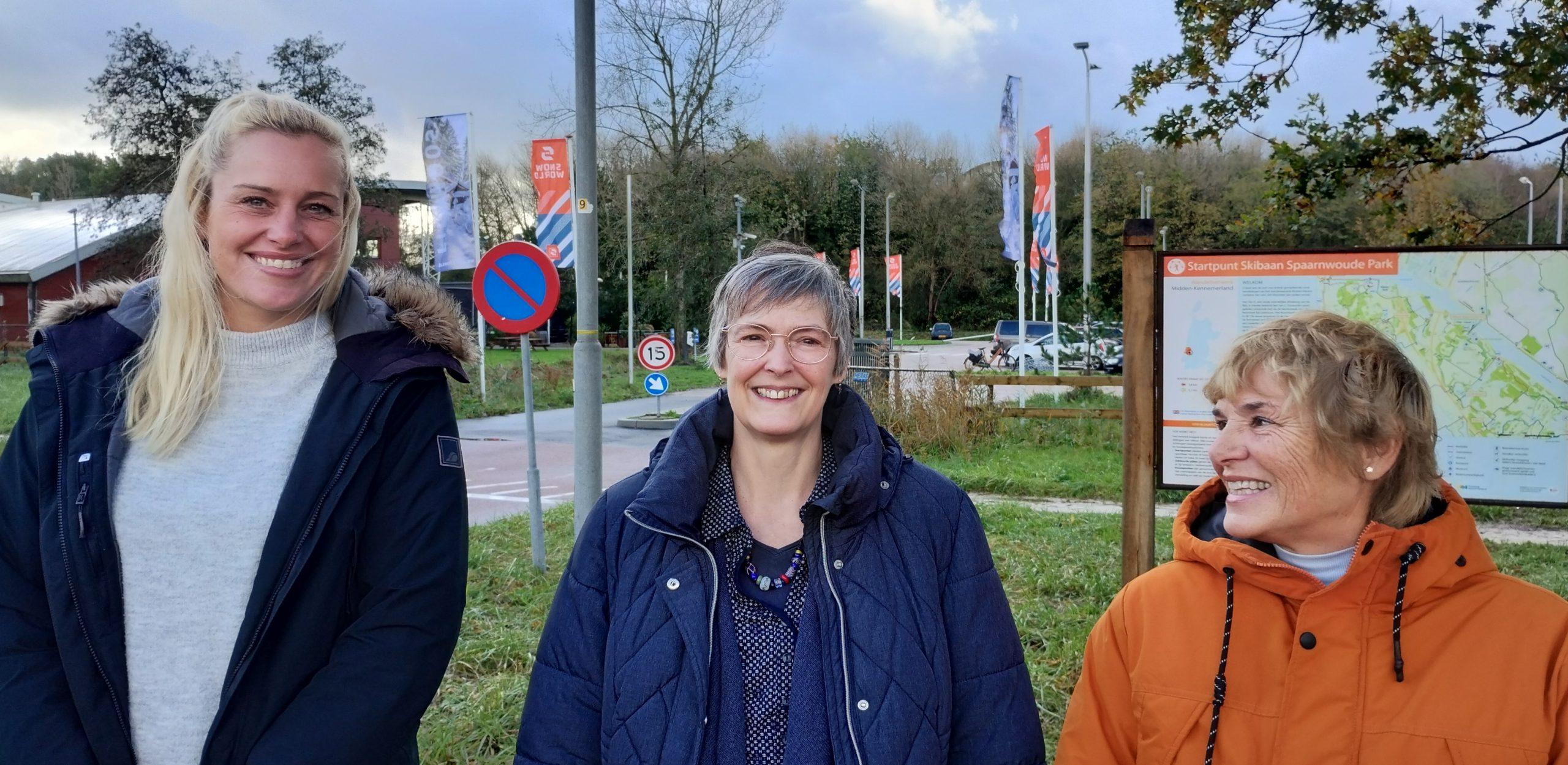 Elise Bos Eyssen (Recreatie Noord-Holland), Hilde Vermast (Archeologische Werkgroep Velsen) en Joke de Bruïne-Groot (gemeente Velsen)